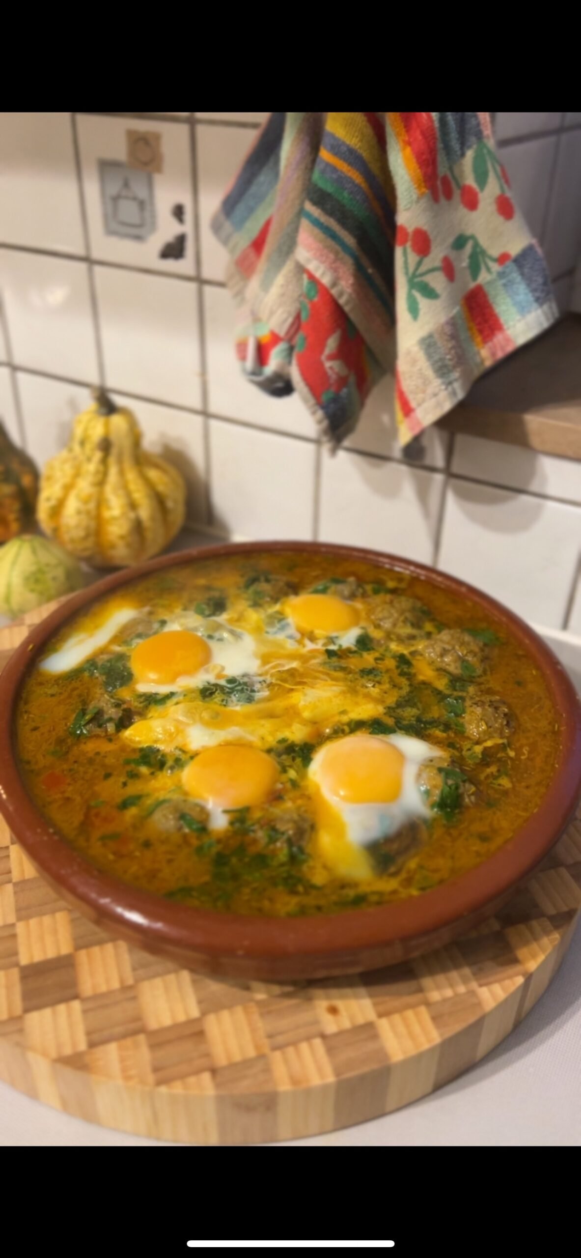 Tajine marocain aux boulettes et œufs recette délicieuse